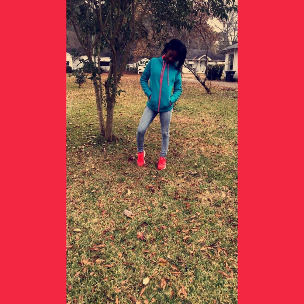 Meet your Posher, Charm